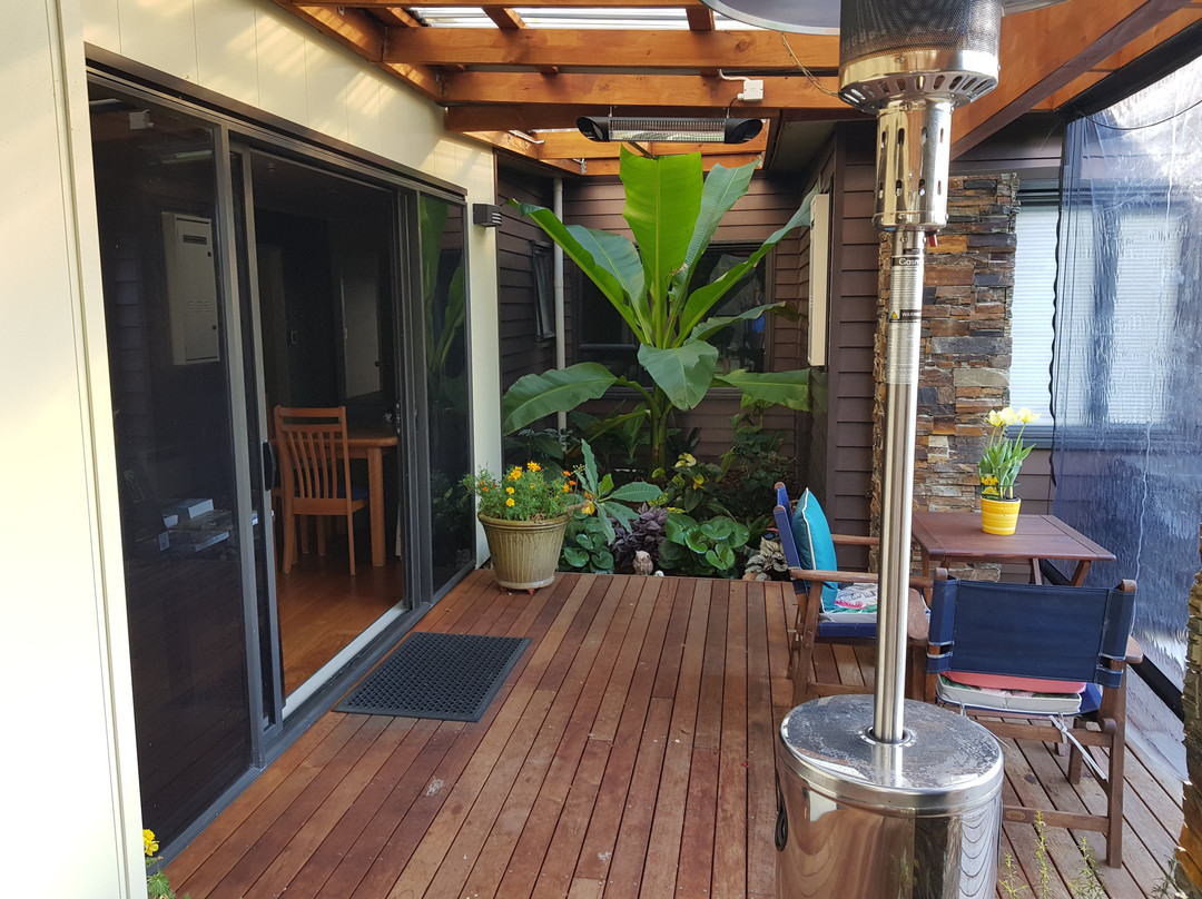 Heta Road B and B主图