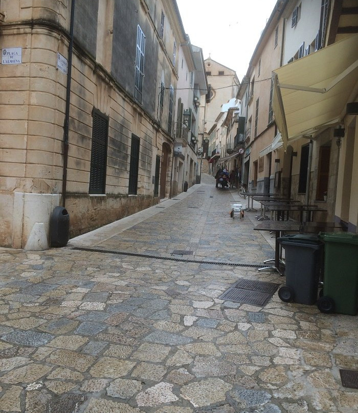 Plaza Almoina-Pollenca必去景点