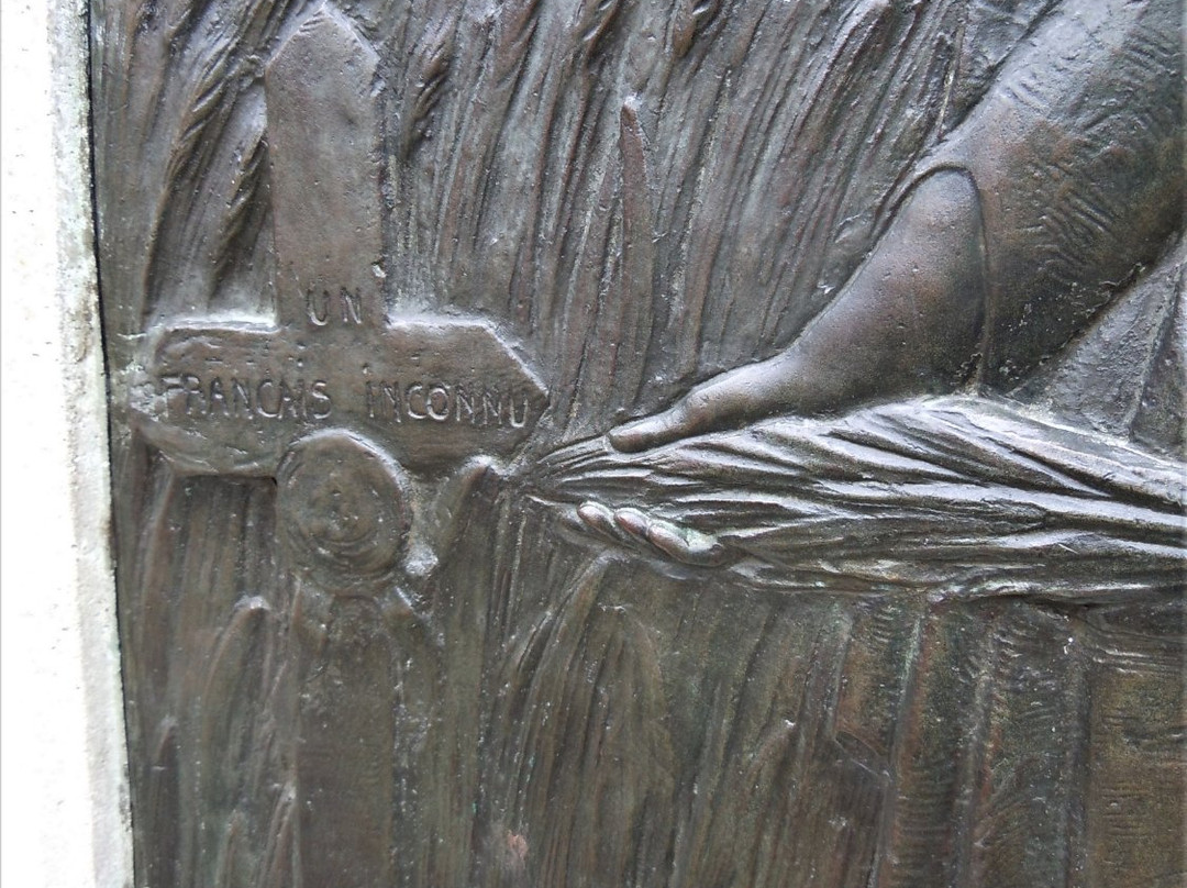 Monument aux morts – La France recevant dans ses bras un soldat blesse-Villemomble必去景点