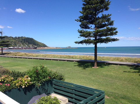 Whispering Sands Beachfront Motel主图