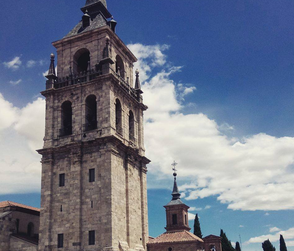 Torres de la Alameda酒店住宿-La Posada de La Magistral