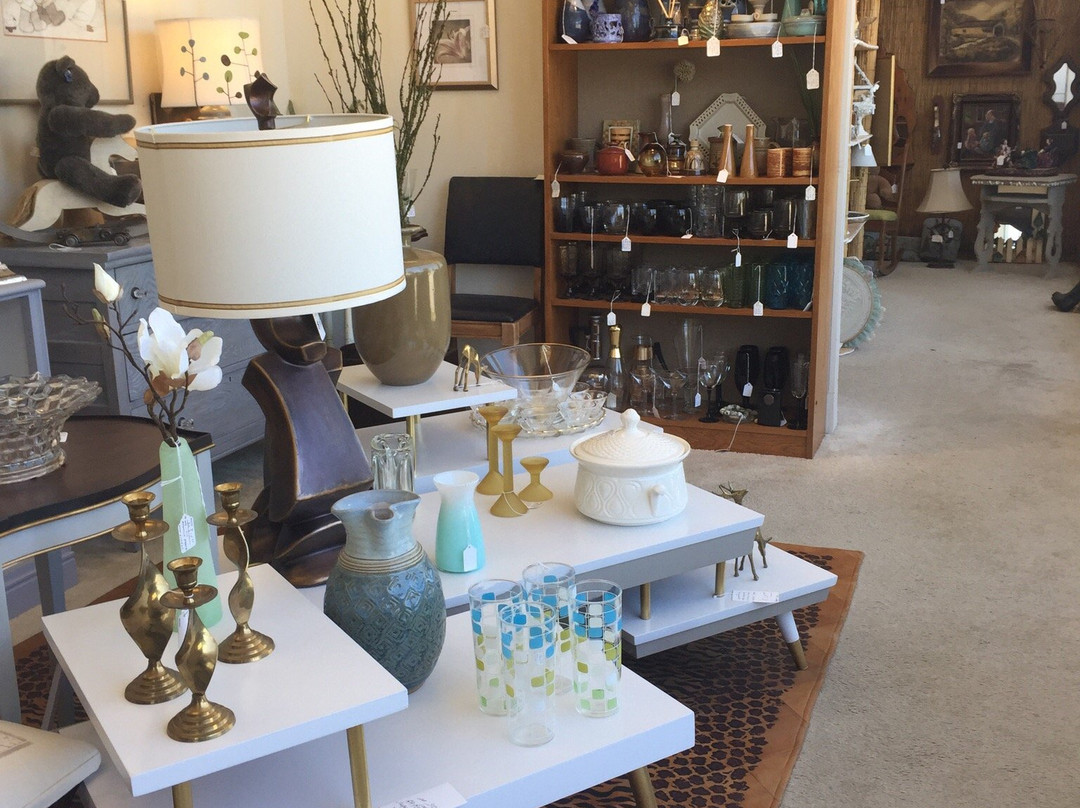Yesterday's Treasures Antique Mall & Artisan Gallery景点图片