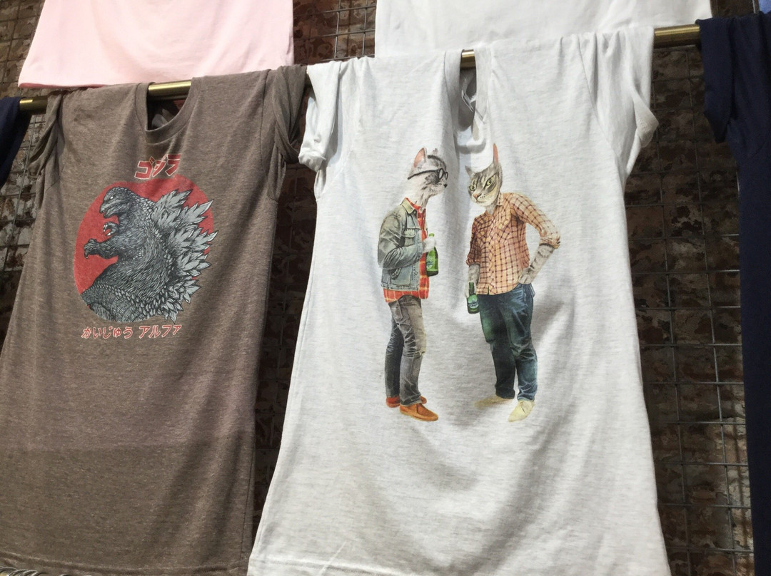 Blue Dog Posters-新镇必去景点