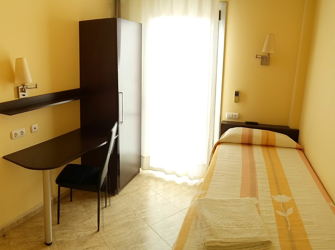 El Pla del Penedes酒店住宿-桑特萨杜尔尼旅馆