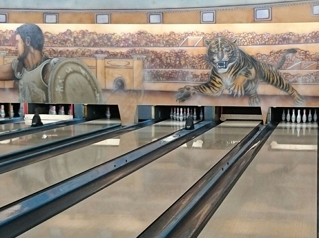 Colosseum Bowling Centar-泽蒙必去景点