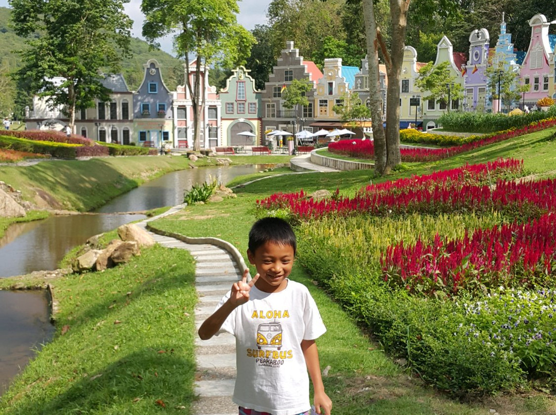 Strawberry Town-罗勇必去景点