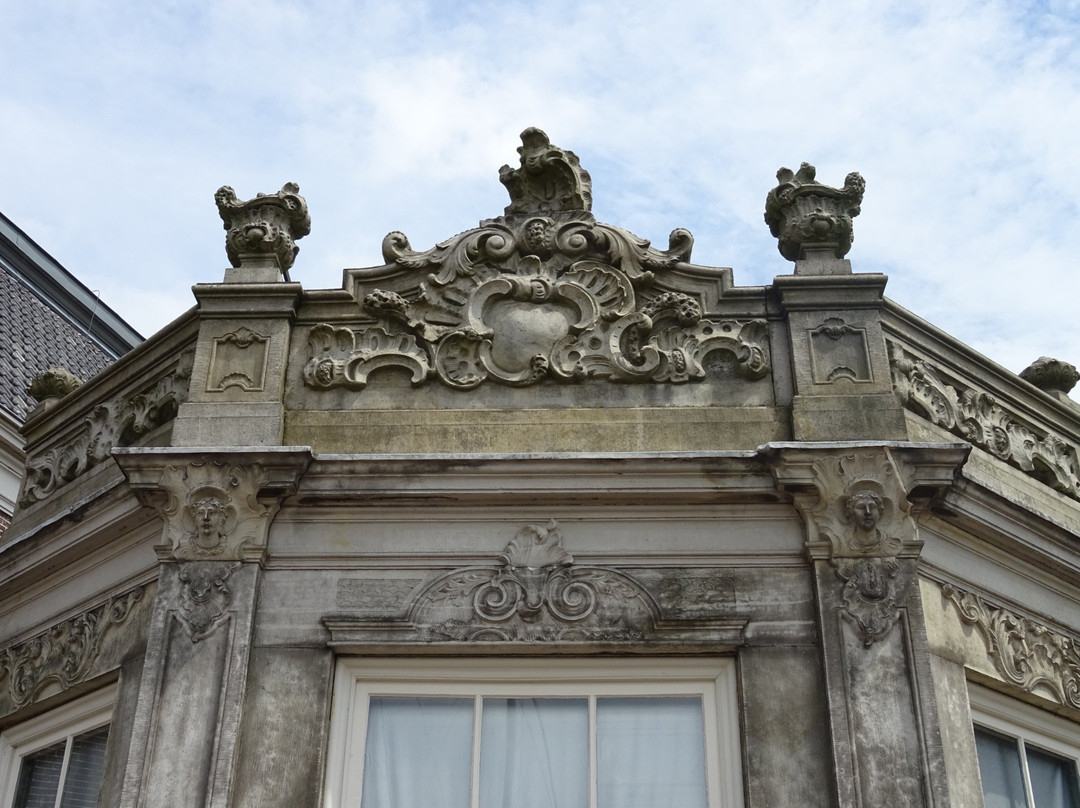 Rijksmonument Snouck van Loosenhuis uit 1742-恩克赫伊曾必去景点