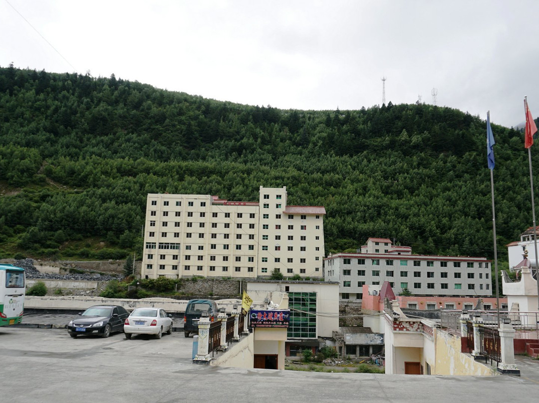 嘉绒阳光酒店主图