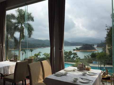 怡景假日酒店主图