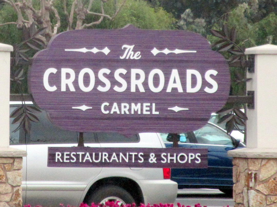 Crossroads Shopping Village-卡梅尔必去景点