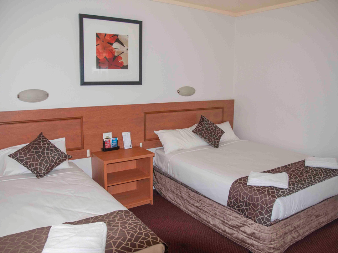 Gladstone Park Hotel Motel
