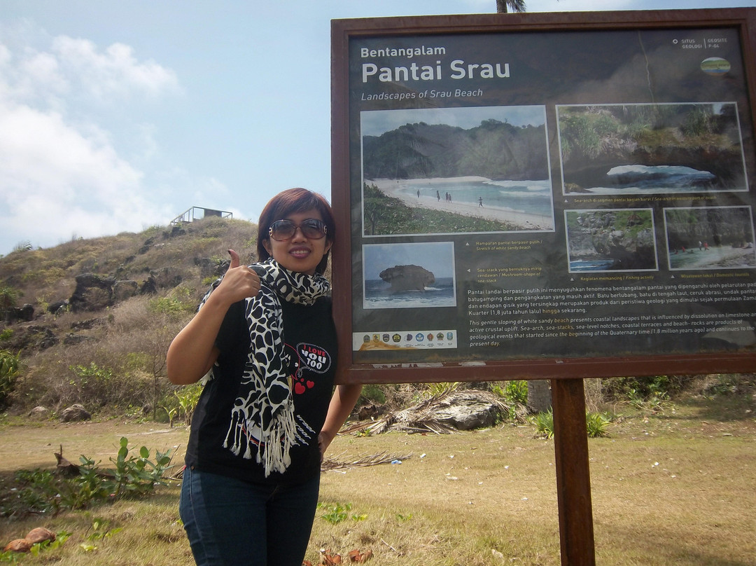 Pantai Srau景点图片