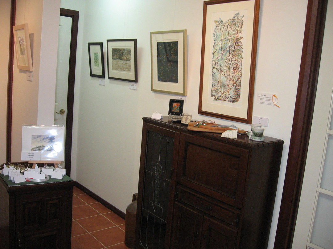 Lyndendale Gallery: Art and Antiques-Dardanup必去景点