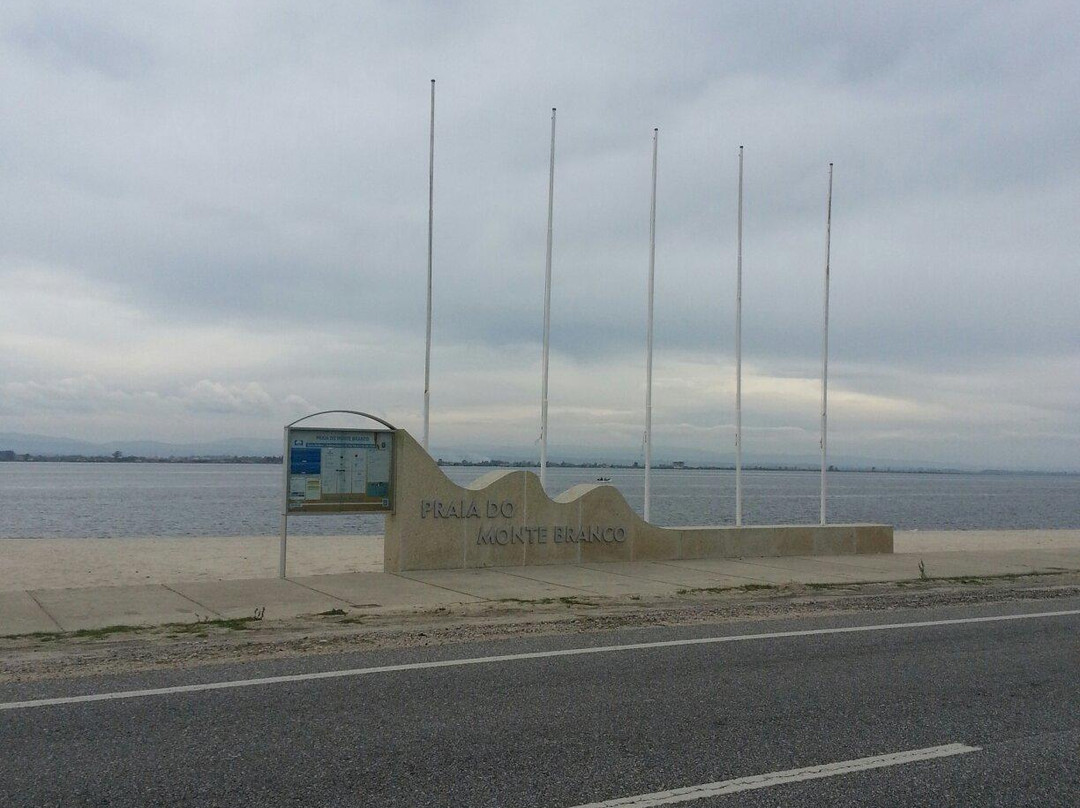 Praia do Monte Branco景点图片