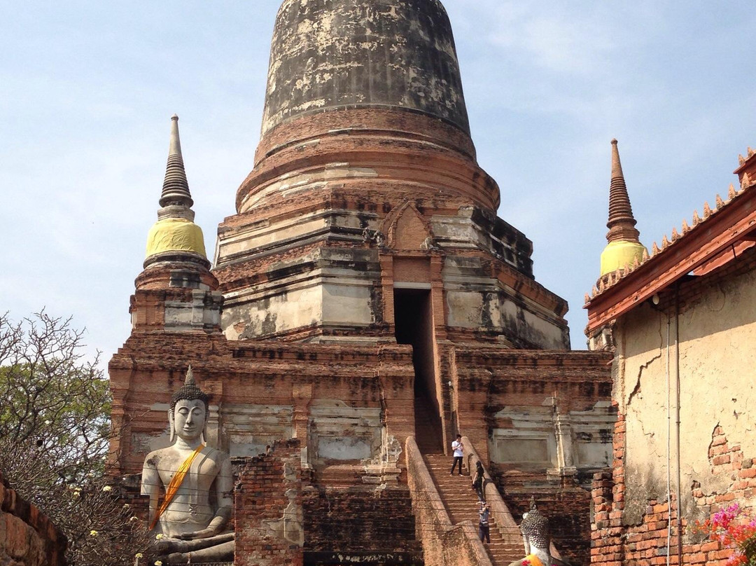 Phra Maha Chedi CHai Mongkol景点图片
