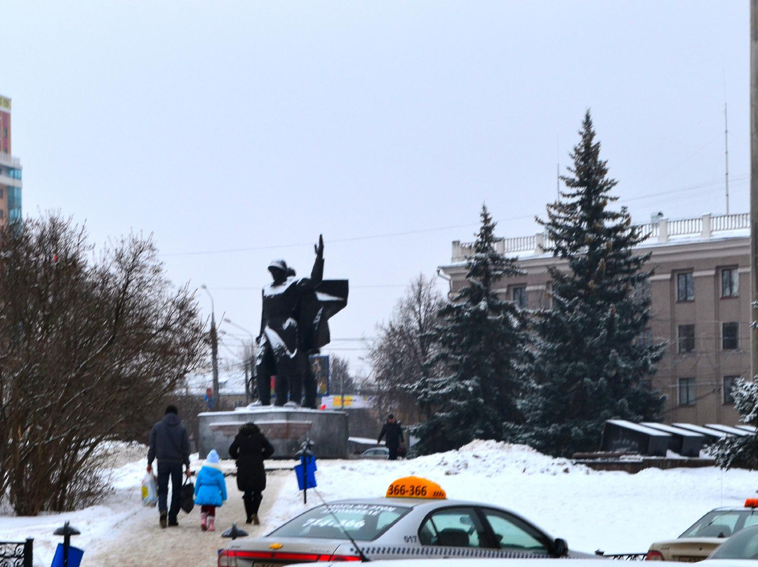 Three Bayonets Memorial Complex景点图片