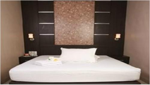 Golden Eleven Hotel主图