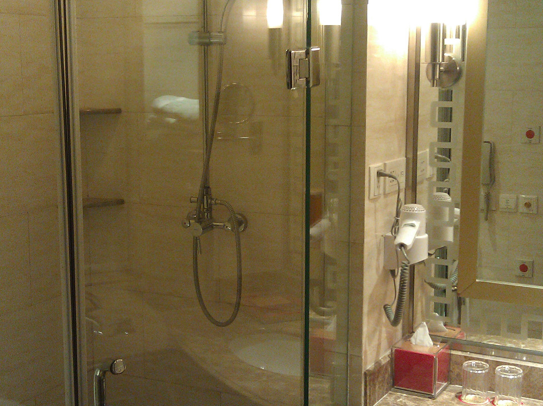 华膳园温泉饭店主图