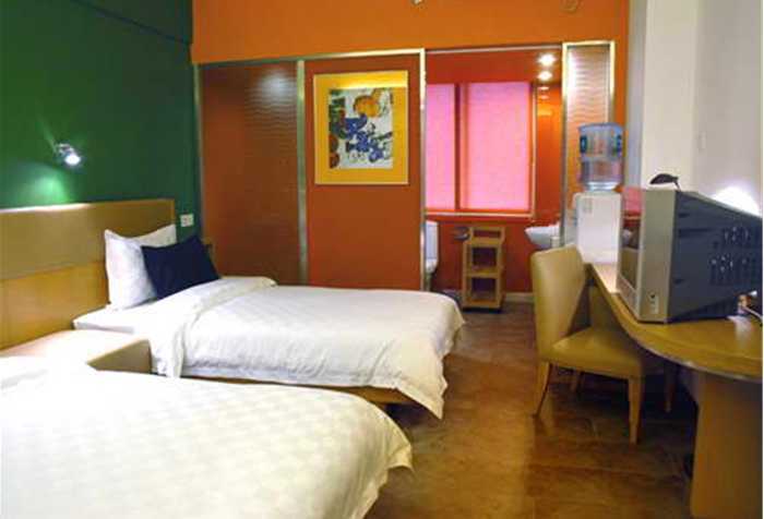 速8酒店（广州高铁北站花城路地铁站店)-客卧