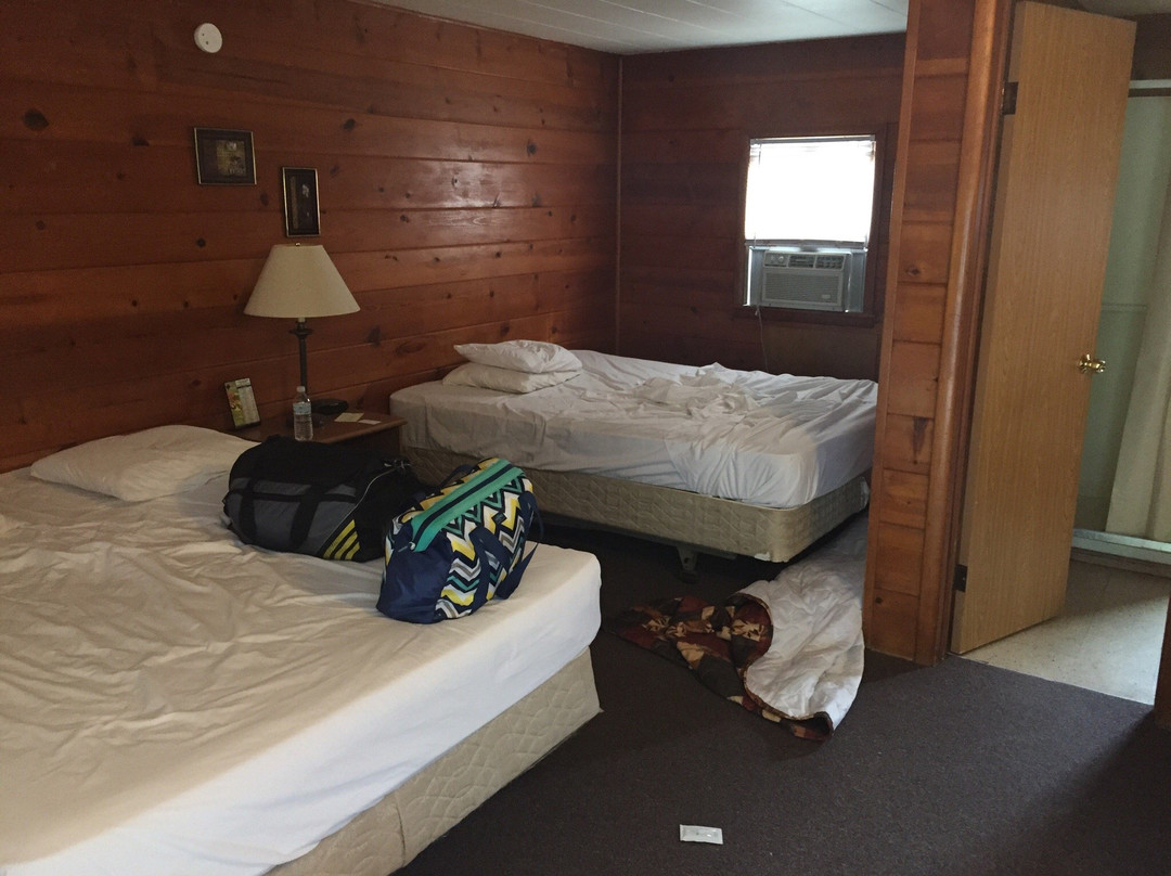 Crestwood Motel