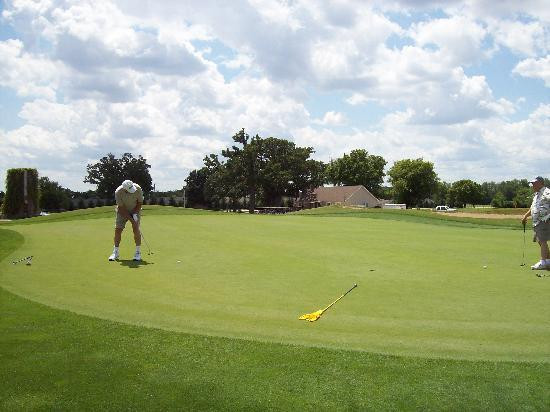 Newburg Village Golf Course - 9 Hole-Cherry Valley必去景点