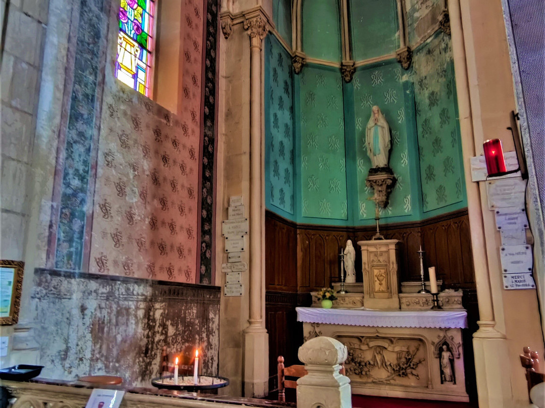 Eglise Saint Pierre-Le Champ-Saint-Pere必去景点