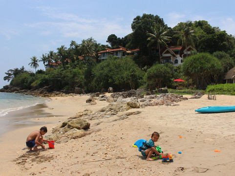 拉维瓦林温泉度假酒店主图