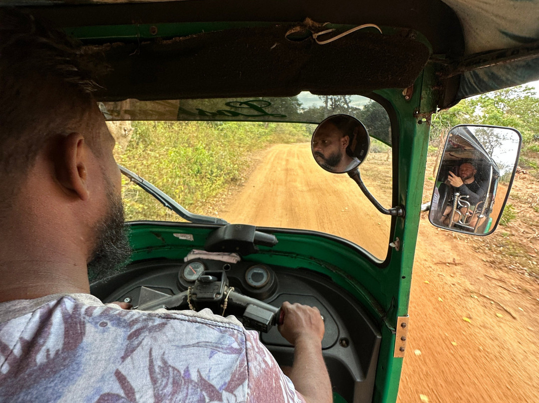 Roni SurfCamp Abay-阿鲁甘湾必去景点