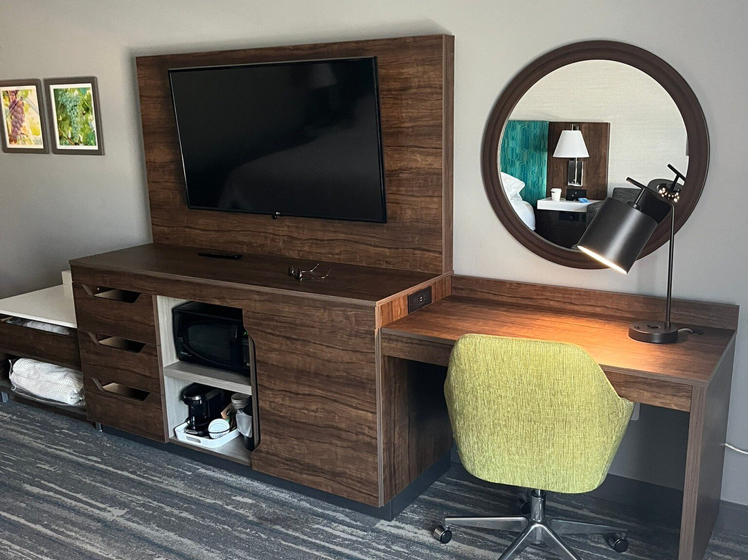 Hampton Inn & Suites By Hilton Kelowna Airport Bc主图