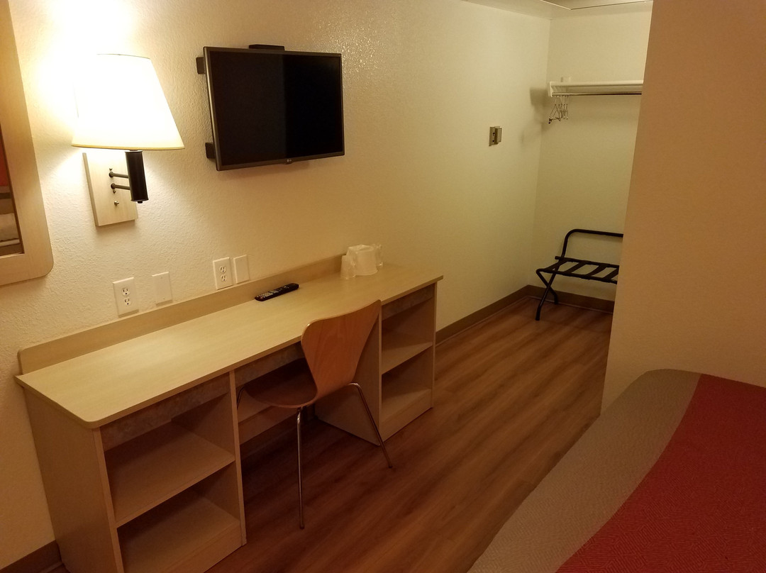 森特勒利亚6号汽车旅馆