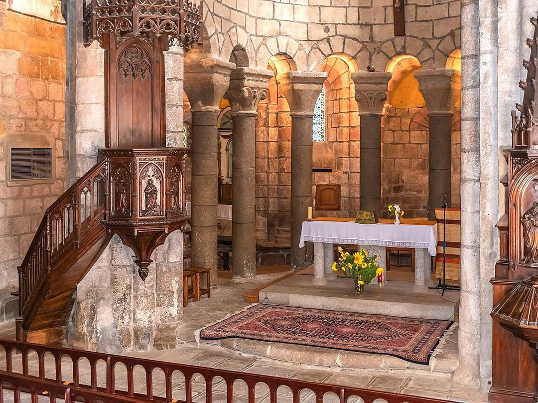 Eglise Saint-Pierre et Saint-Michel à Saint-Urcize-Saint-Urcize必去景点