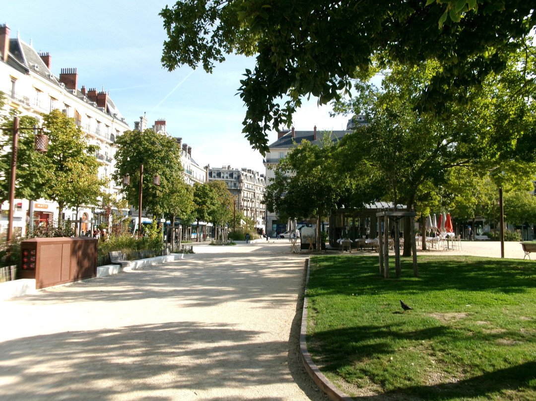 Place Victor Hugo景点图片