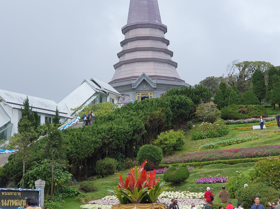 Twin Royal Stupas (Phra Maha Dhatu Nabha Metaneedol and Nabhapol Bhumisiri-宗通必去景点