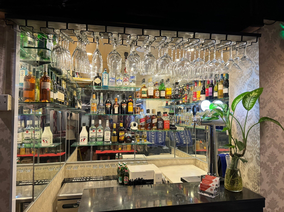 Delhi 6 Restaurant & Bar