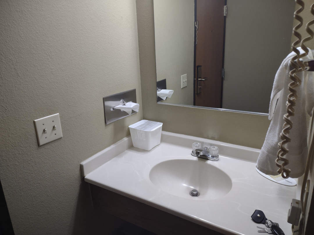 Super 8 by Wyndham Macomb主图