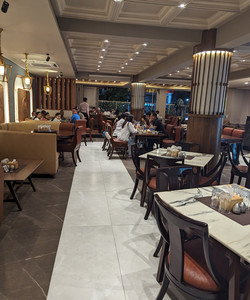 Regal Flavors Restro and Bar餐厅图片