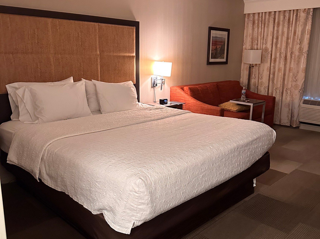 卡马里奥欢朋套房酒店主图