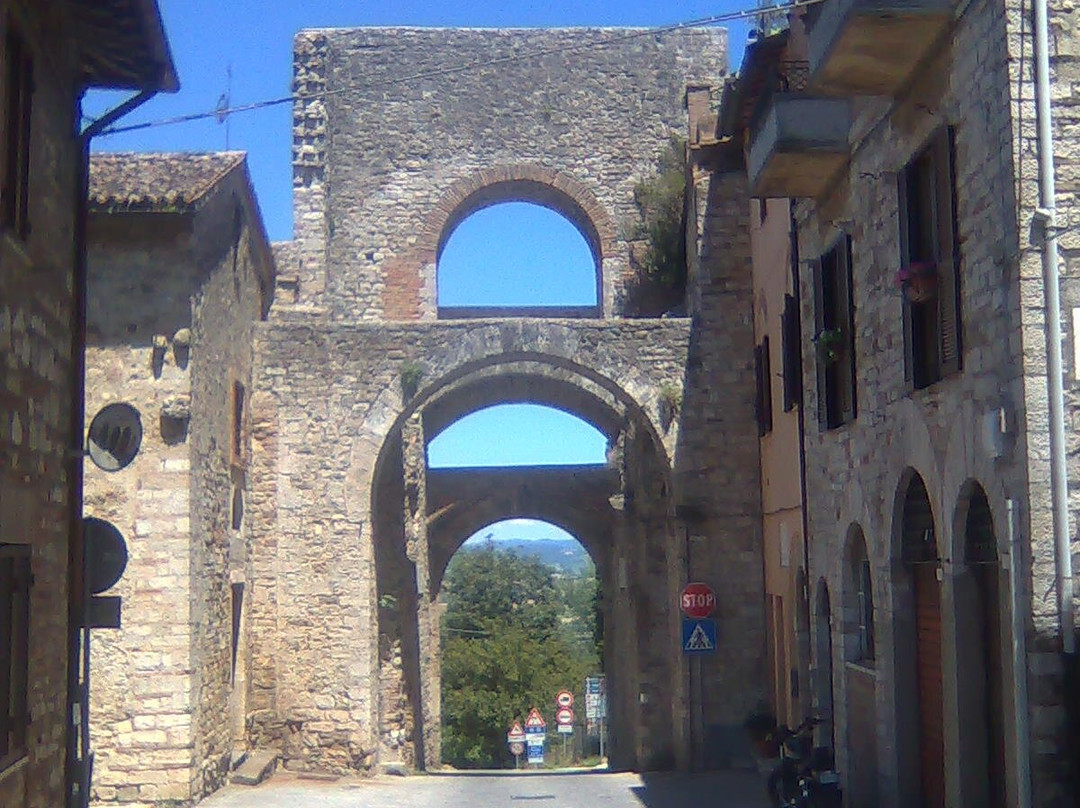 Porta Perugina-托迪必去景点