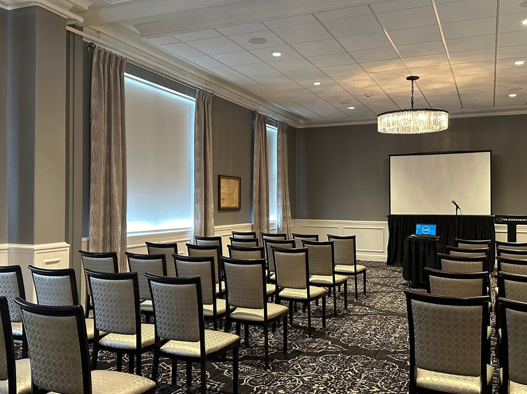 昆斯伯里酒店主图