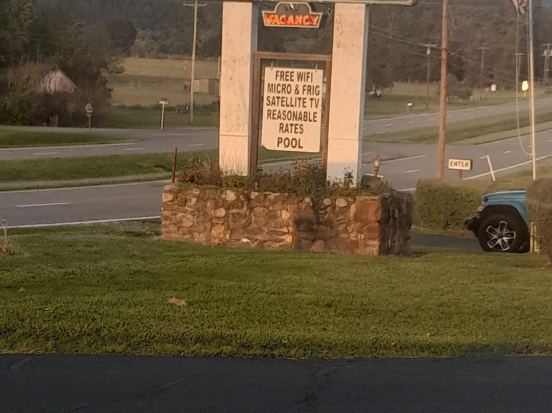 Hillside Hotel主图