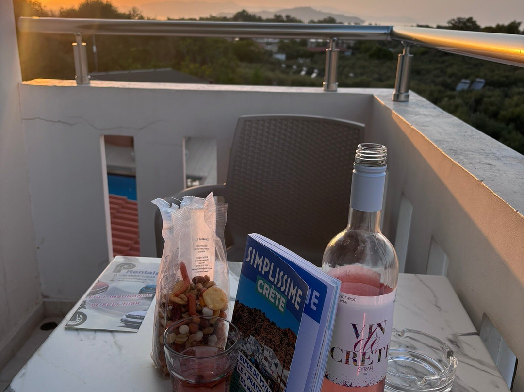 Poseidon Apartments主图