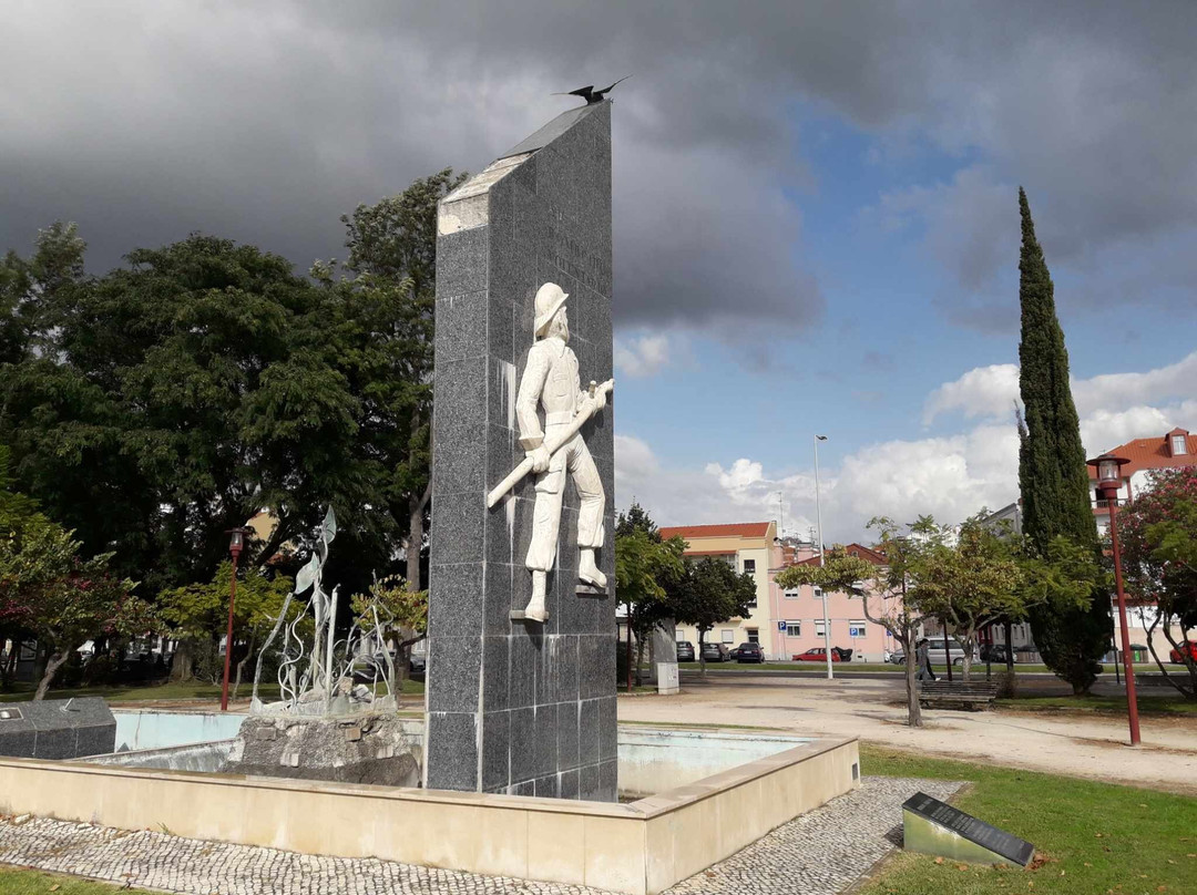 Monumento ao Bombeiro Torreense景点图片