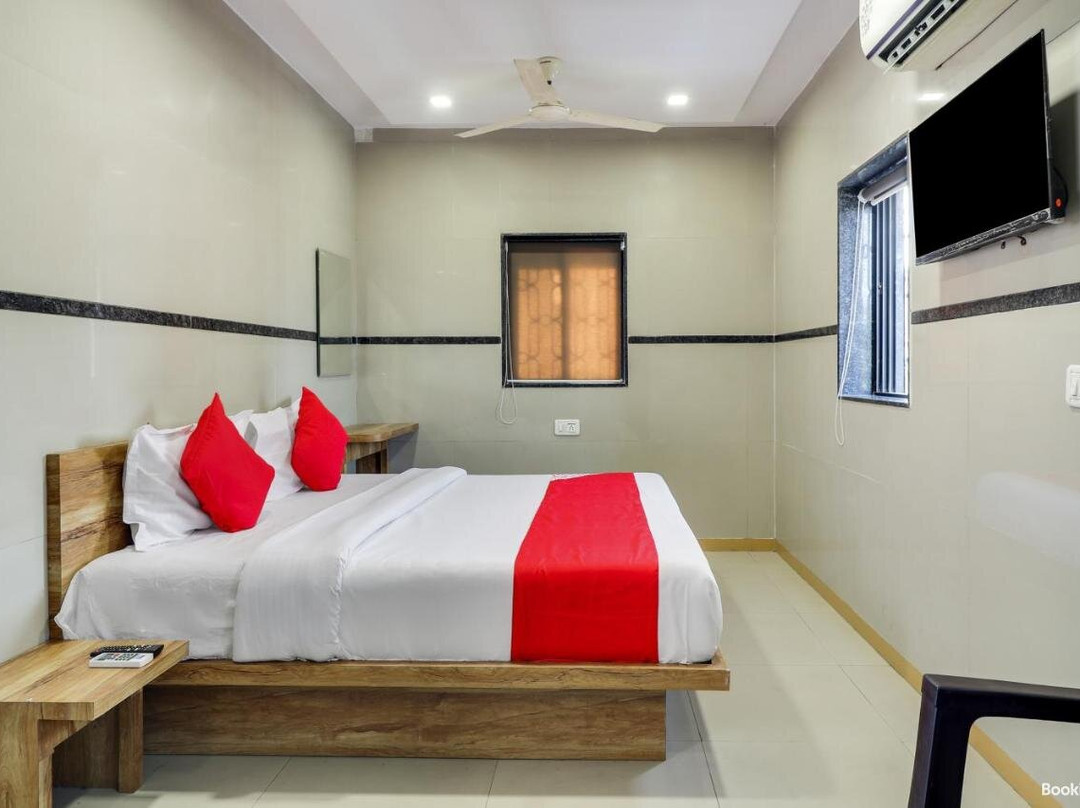 OYO Flagship Sri Lodge