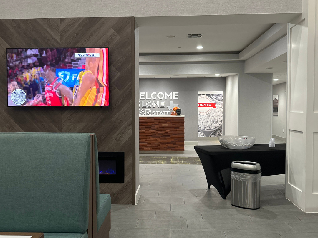 芒特普莱森特汉普顿套房酒店主图