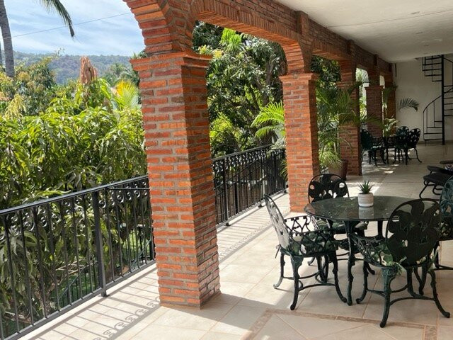 Elena's On The Beach - Casas & Villas