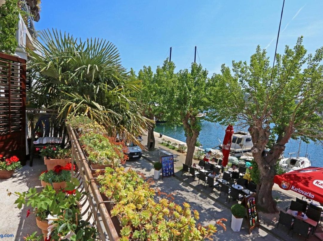 Wine Garden Rooms