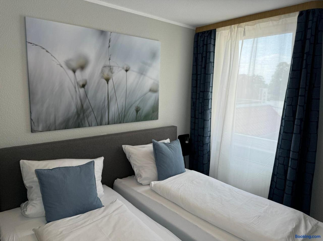 Zimmer 8 Cafe & Hotel