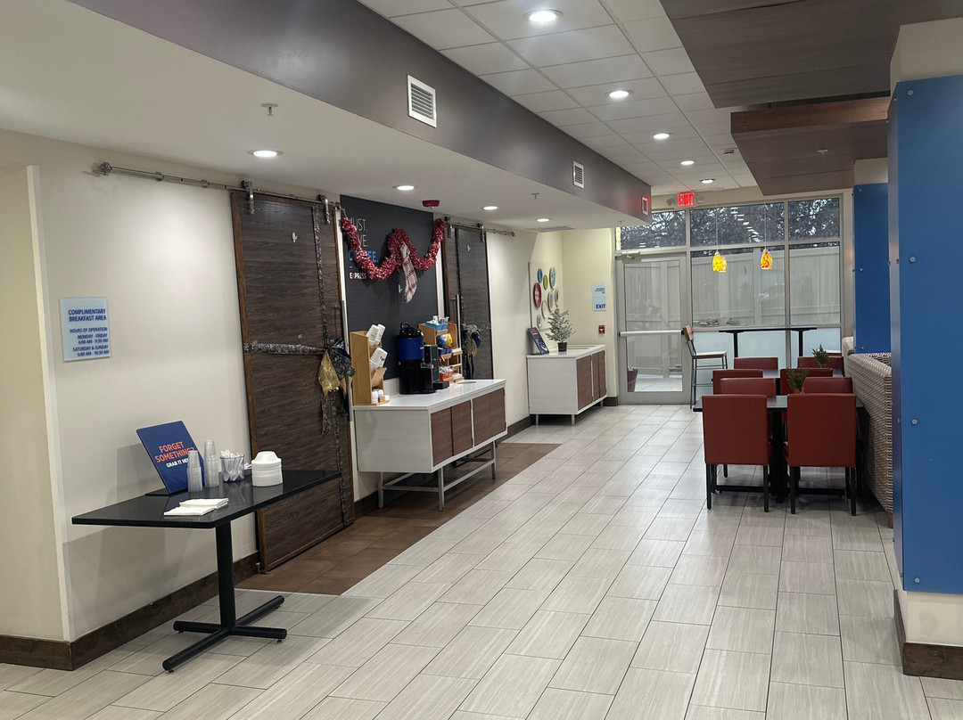 Holiday Inn Express & Suites Bensenville - O'hare By IHG主图