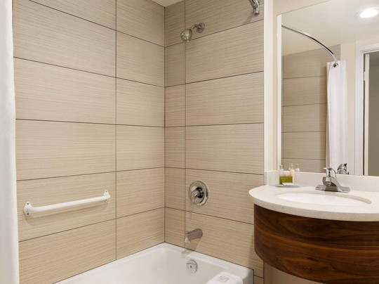 Days Inn By Wyndham Victoria Airport主图