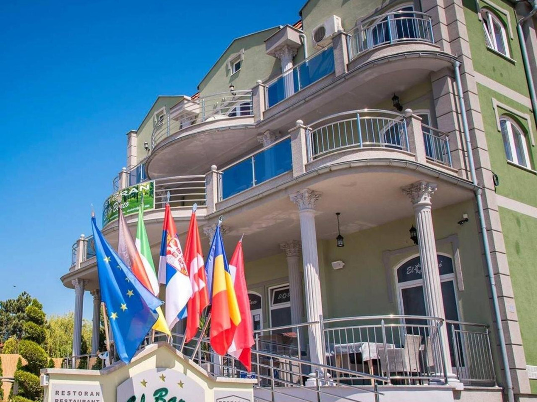 El Barco Apartments